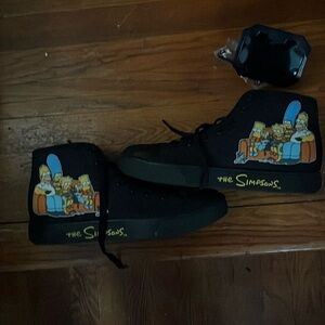 Heelys x The Simpsons Yellow Shoe Box